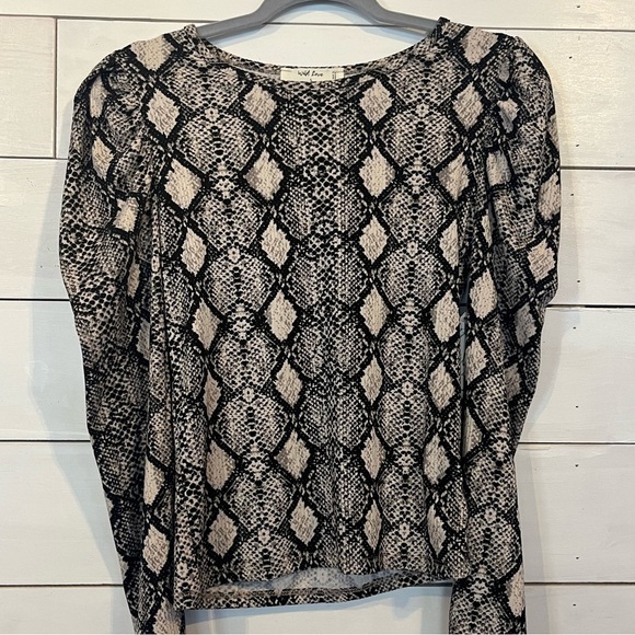 Snakeskin pattern, long sleeved shirt size S - Picture 1 of 3